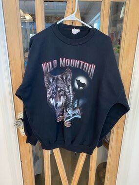 Vintage 80s 90s Unisex Wild Mountain Wolf Graphic Sweatshirt - Black